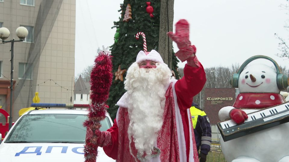 Юных пациентов белгородской детской областной больницы поздравили с наступающим Новым годом