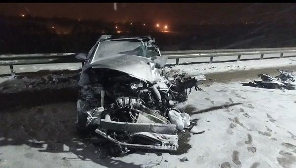 В Корочанском районе в результате столкновения грузового и легкового автомобилей пострадал водитель