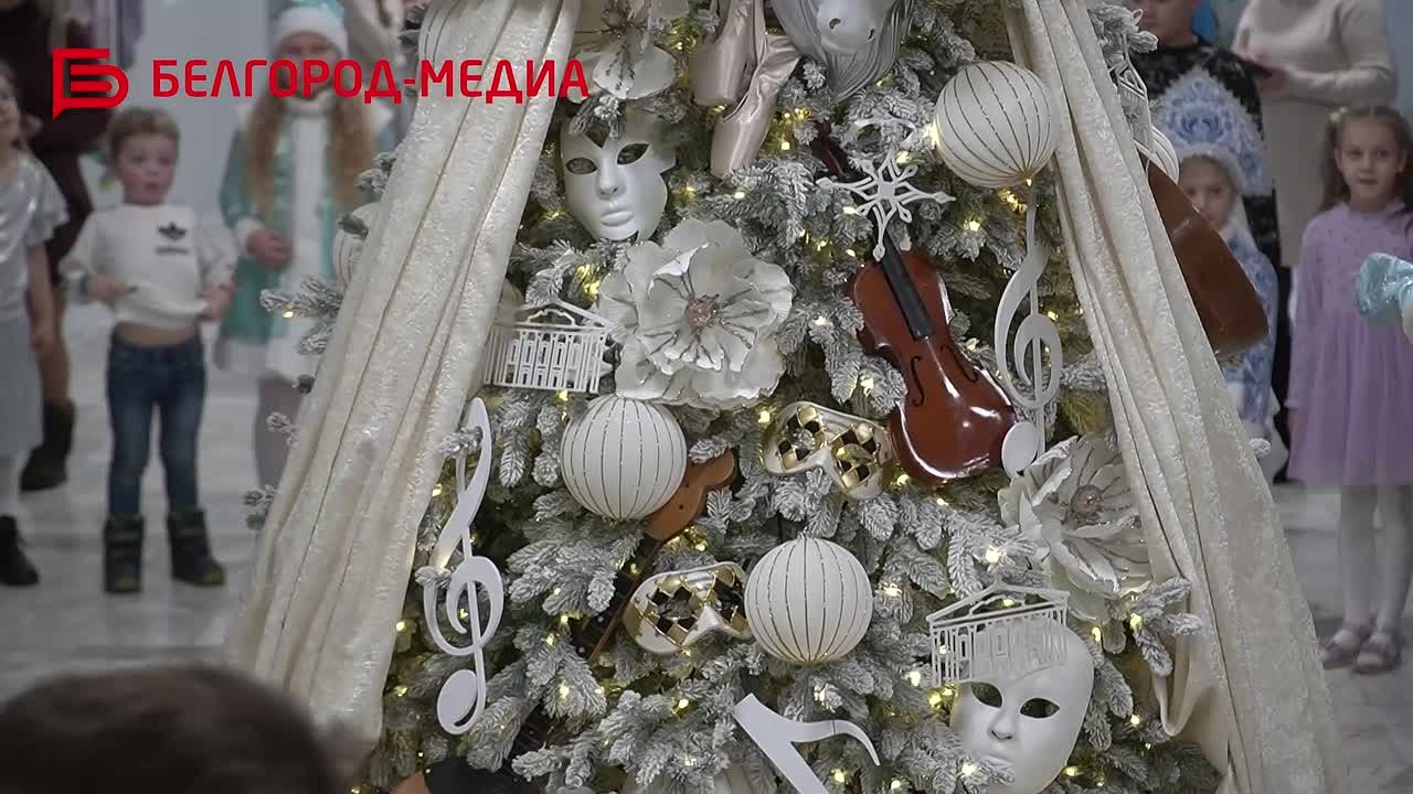 Белгородских деток, получивших ранения в результате обстрелов ВСУ, поздравили с наступающими праздниками