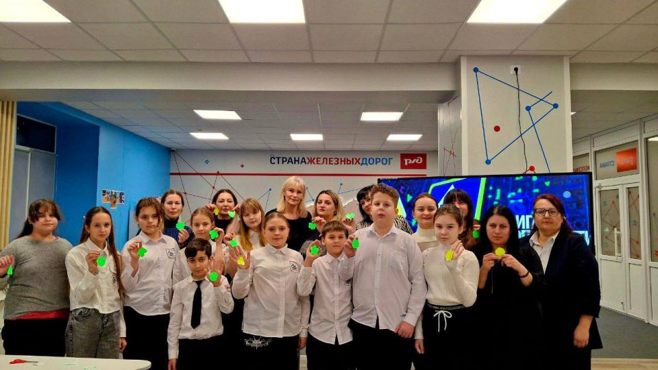 Доброе утро, друзья. Сегодня наши юные помощники из Старого Оскола призывают всех пешеходов сделать себя заметнее с помощью световозвщающих атрибутов Световозвращающие элементы – надёжный помощник, который позволяет...