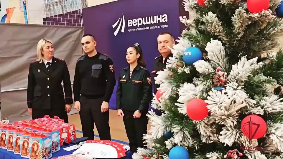 Белгородские росгвардейцы приняли участие в акции "Дед Мороз специального назначения"