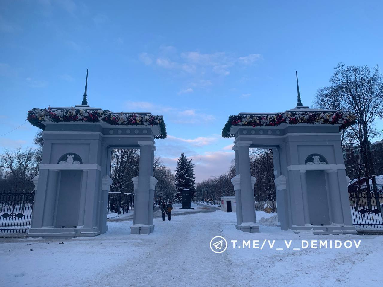 Проход через главную арку в парке им. Ленина открыт после масштабной реставрации
