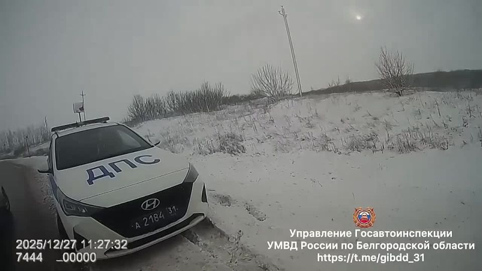 Белгородские сотрудники ДПС спасли молодого водителя, которому стало плохо на дороге