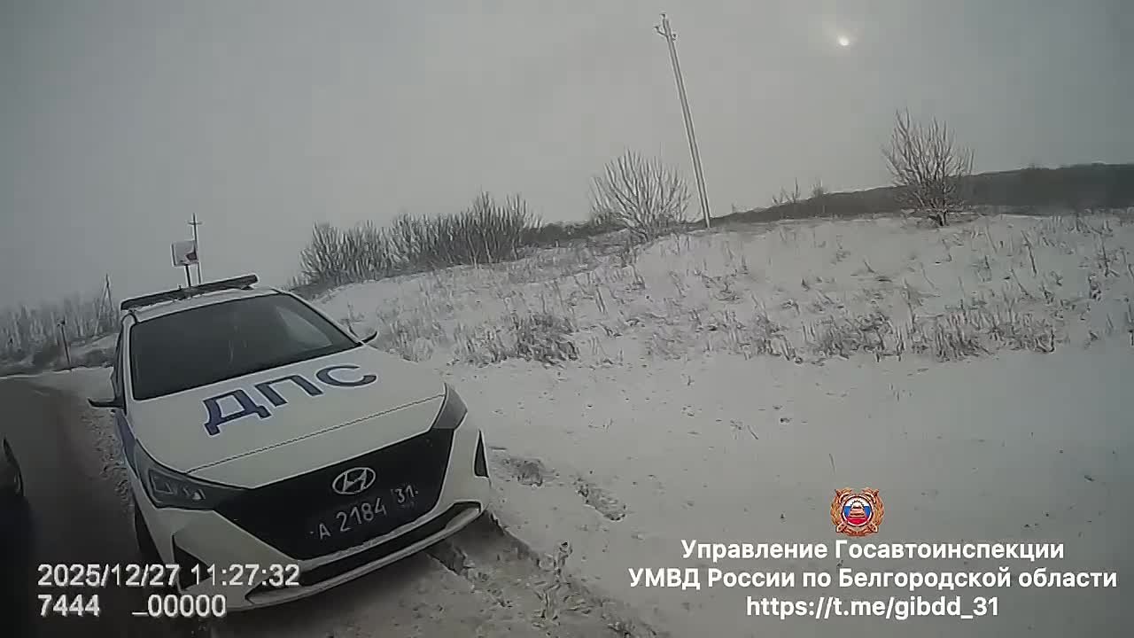 Белгородские сотрудники ДПС спасли молодого водителя, которому стало плохо на дороге