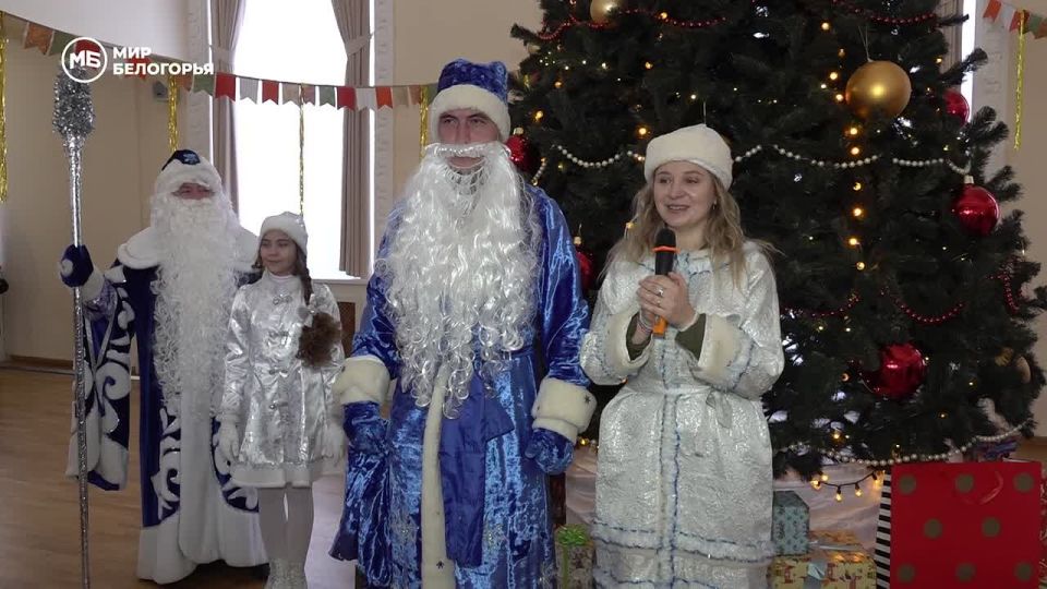 Дед Мороз в берцах: в Шебекино московская журналистка и боец «Ахмата» устроили детям новогодний праздник