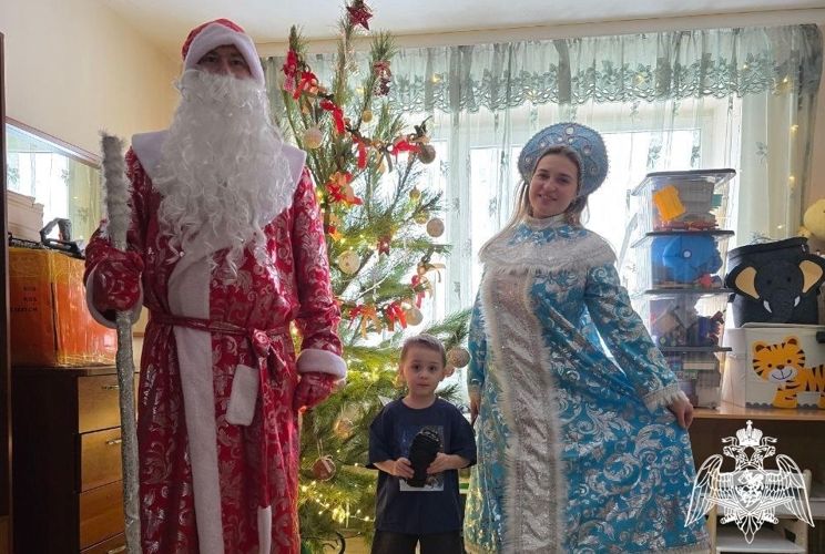 «Дед мороз специального назначения» поздравил детей белгородских росгвардейцев