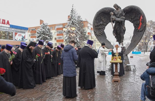В Белгороде официально открыли монумент в память о мирных жителях региона, погибших в результате обстрелов ВСУ