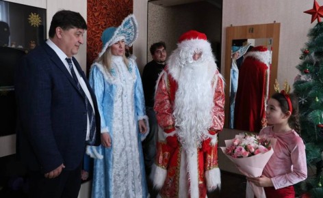 Время исполнения желаний: парламентарии поздравили юных жителей области с наступающим Новым Годом