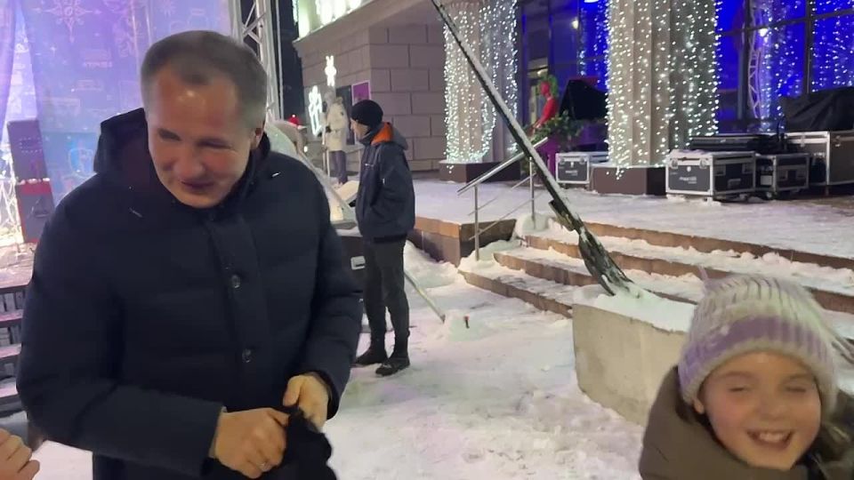 Уже в новом году Вячеслав Гладков встретился с белгородцами в Центральном парке столицы региона