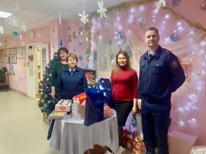 В рамках ведомственной акции «С добрым годом» офицеры СУ СК России по Белгородской области посетили подшефное учреждение