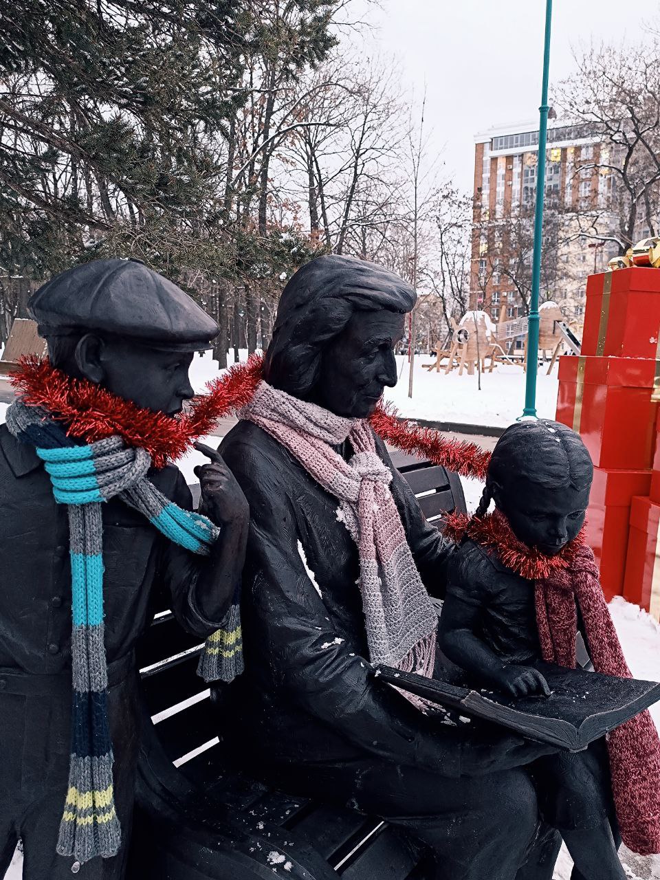 Пятница на «БелПрессе»!. Наша подписчица прогулялась по новогоднему Белгороду и запечатлела обновлённое колесо обозрения во всей красе! Присылать свои фотографии можно в @belpressabot или в сообщения телеграм-канала