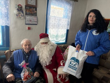 Здоровья и бодрости духа: ракитянские волонтёры поздравили с праздником ветеранов