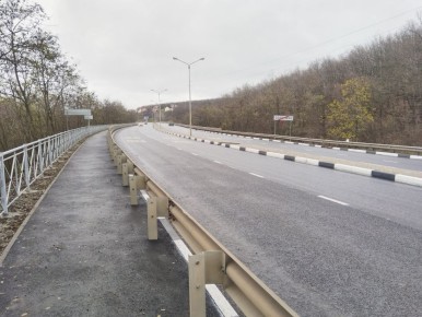 В 2025 году в Белгородской области на дорогах регионального значения построено и отремонтировано 35,2 км тротуаров