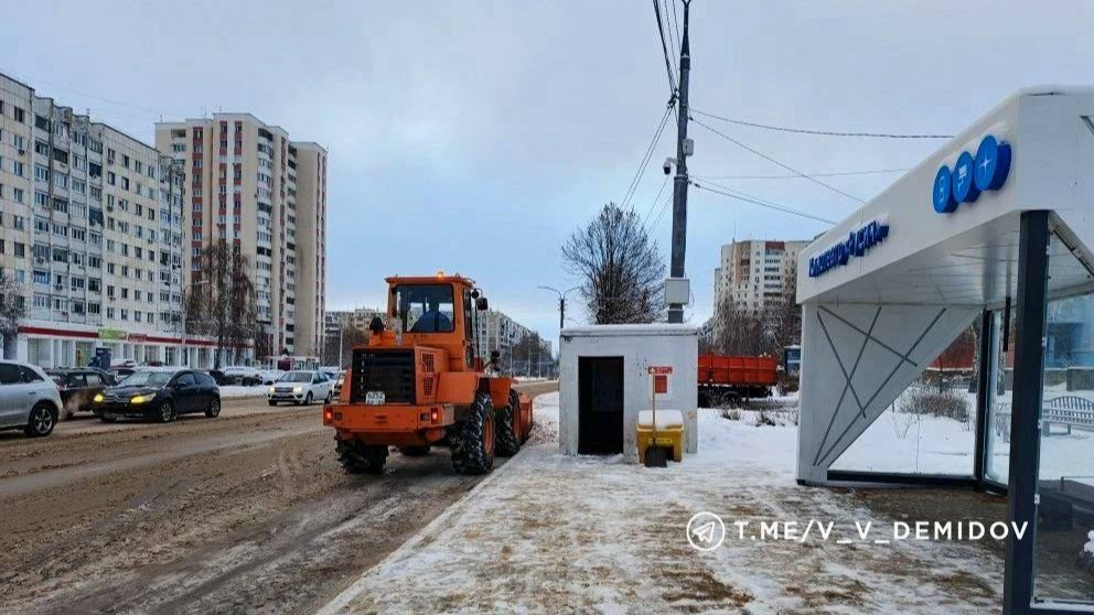 В Белгороде снег убирают более 406 коммунальщиков и 46 единиц техники