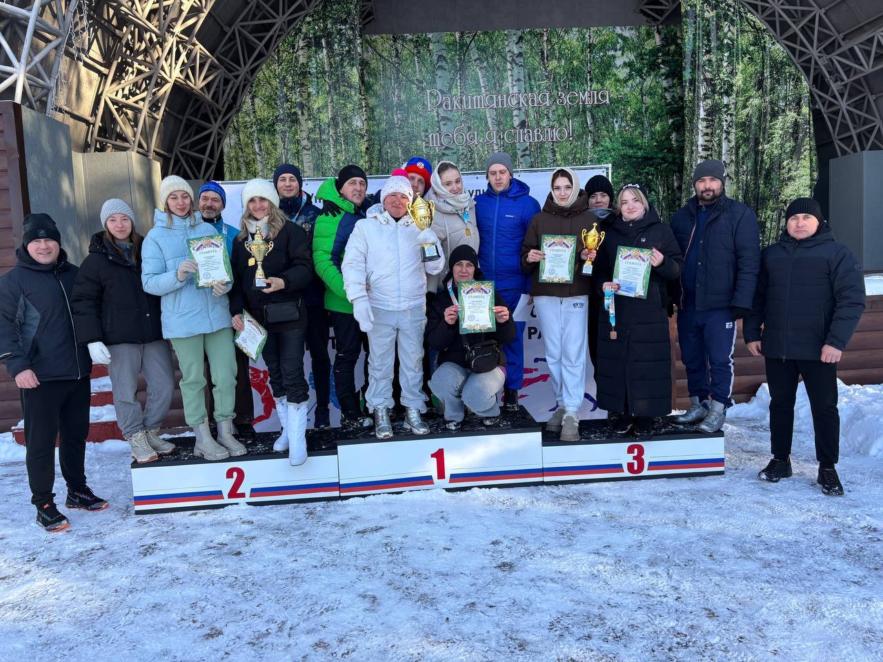 Сегодня в живописном Юсуповском парке прошло физкультурно-оздоровительное мероприятие по лыжной ходьбе, собравшее любителей активного отдыха