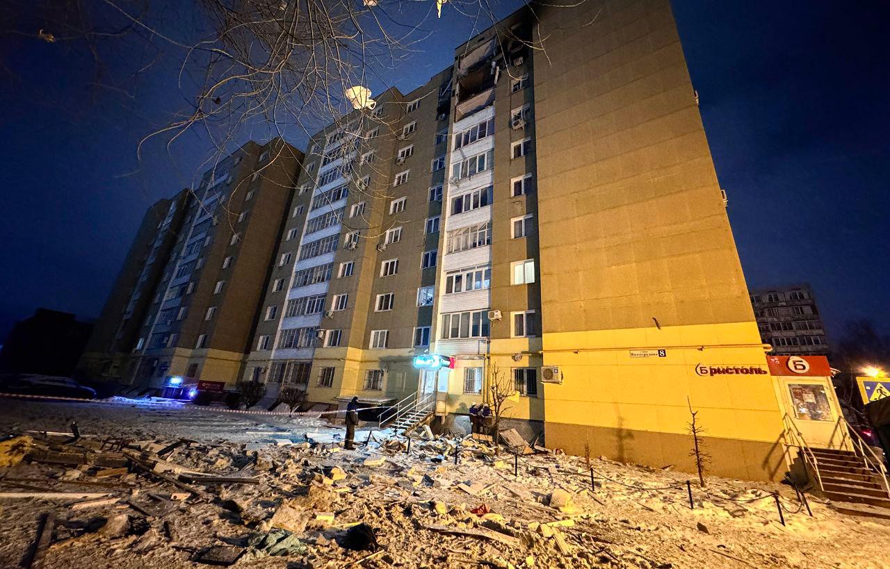 Обломки дрона ВСУ упали на многоквартирный дом в Твери (на фото) — один человек погиб, еще двое пострадали