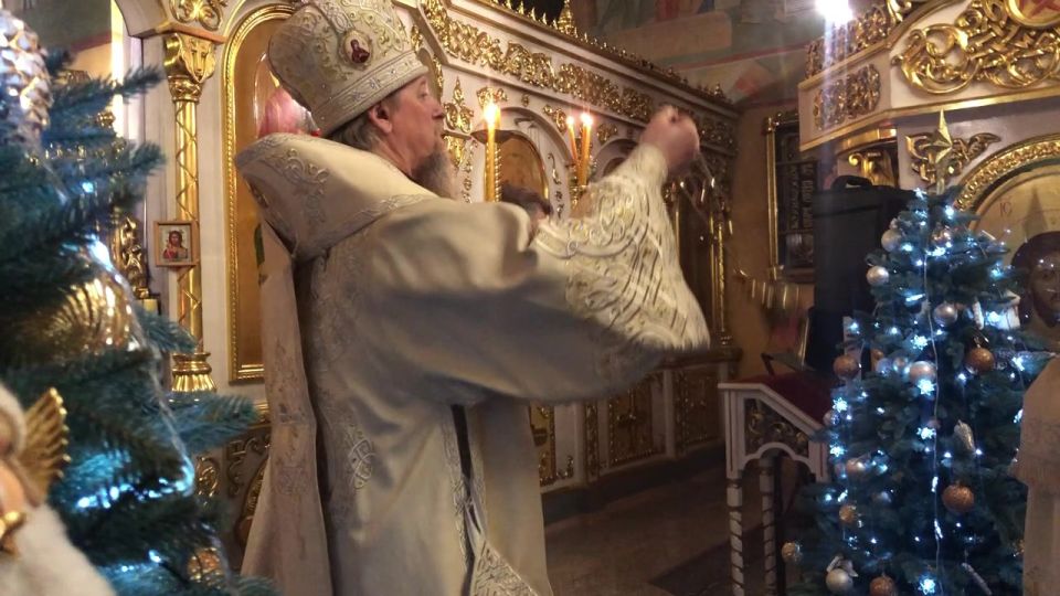 В храмах Белгородской области идут праздничные богослужения