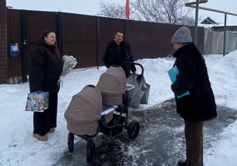 Андрей Миськов: В канун светлых Рождественских праздников поздравили Николая и Диану Мешковых из села Великомихайловка с рождением двойни
