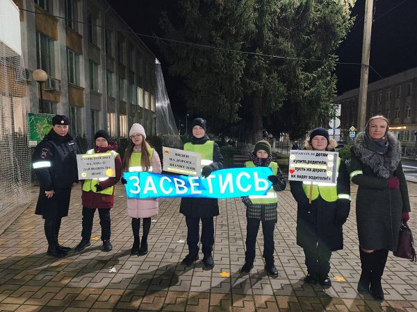Белгородские автоинспекторы активно продвигают идеи дорожной безопасности и использования св-элементов