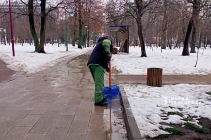 Сегодня на улицах Белгорода работают 35 единиц спецтехники и 370 коммунальщиков