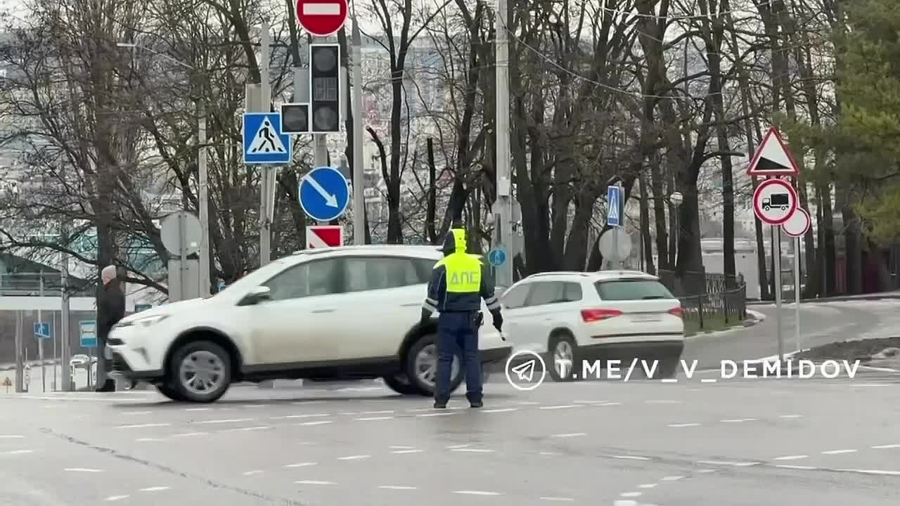 На дежурство на основные транспортные магистрали города вышли 38 регулировщиков Госавтоинспекции