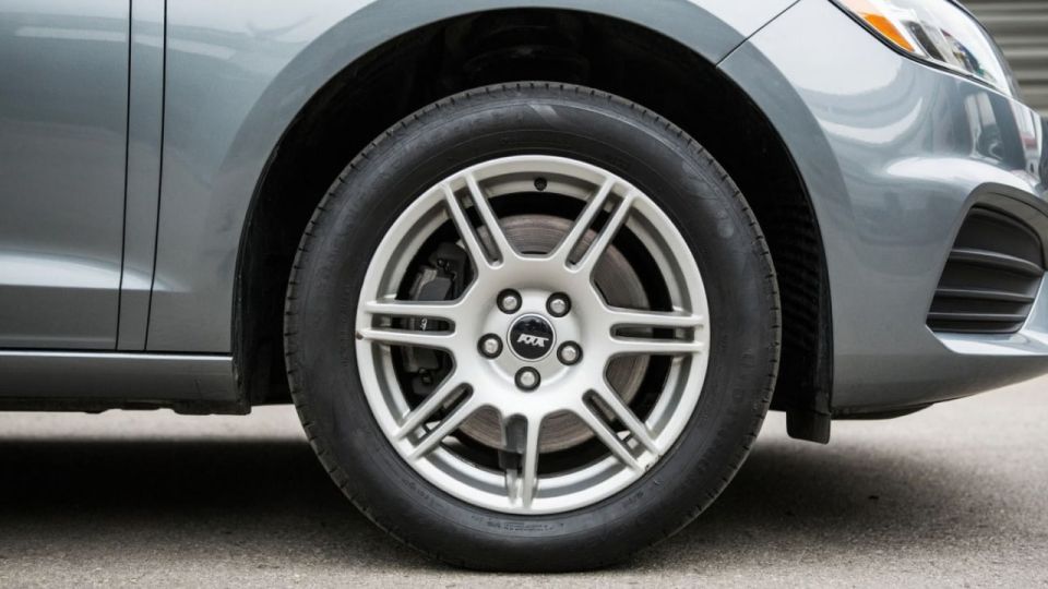 Почему важно менять тормозную жидкость вовремя?