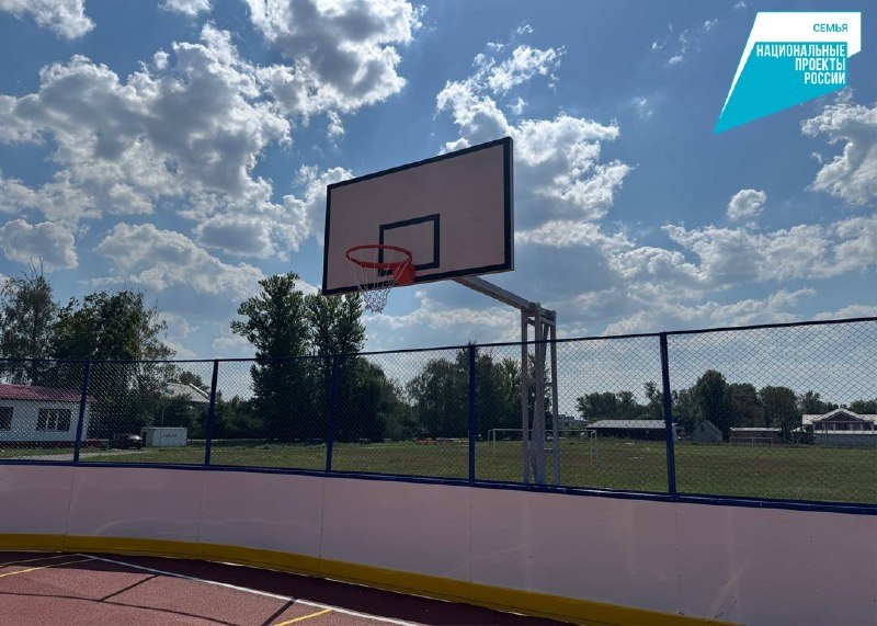 В рамках федерального проекта «Бизнес-спринт (я выбираю спорт)» в городе Валуйки создана уникальная «умная» спортивная площадка