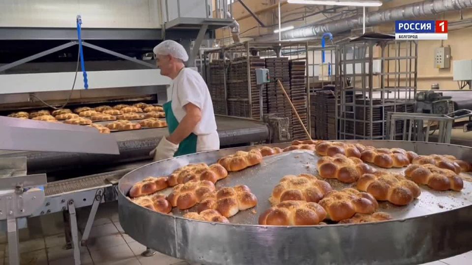 Темп работы производство уже восстановило: наша съёмочная группа сегодня побывала на Белгородском хлебозаводе