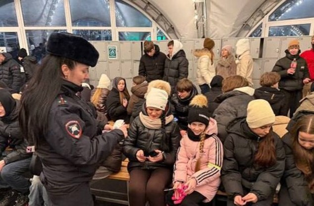 Белгородские автоинспекторы провели профилактические беседы с юными фигуристами