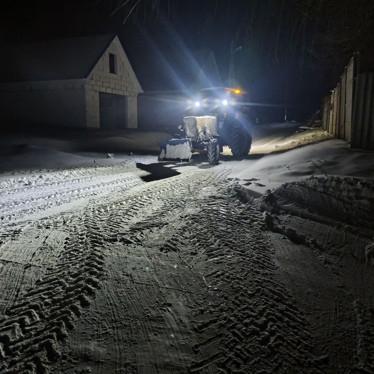 Владимир Переверзев: Коммунальщики работают с вечера воскресенья, чтобы утро понедельника для жителей округа стало комфортнее