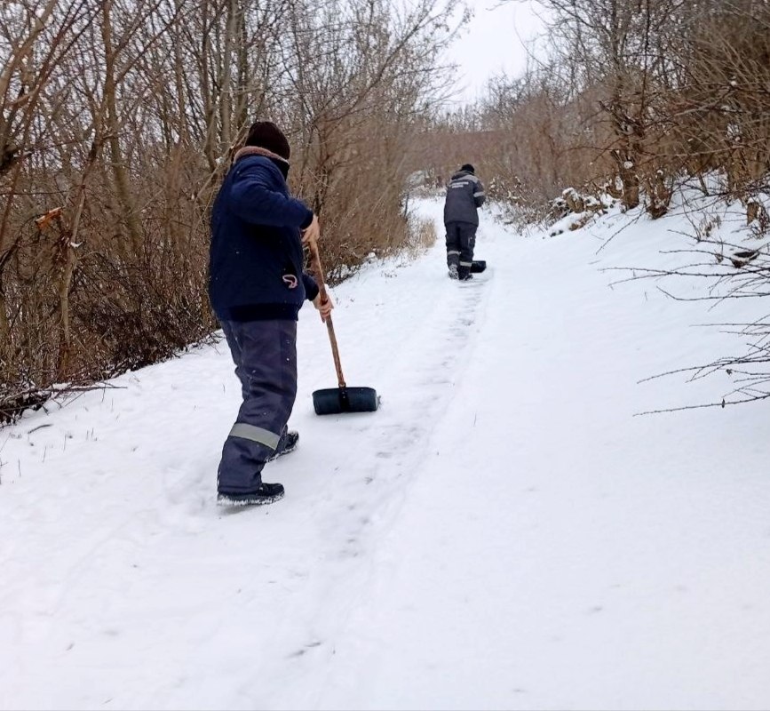 Продолжаются работы по очистке улично-дорожной сети от снега и наледи