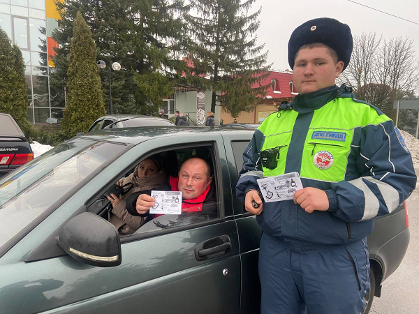 Сотрудники Госавтоинспекции провели профилактическую акцию «Безопасное вождение в зимний период»
