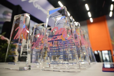 Вячеслав Гладков вручил ежегодную премию Белгородской области по журналистике