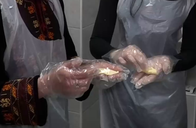 Иностранные студенты НИУ «БелГУ» научились лепить вареники на Старый Новый год