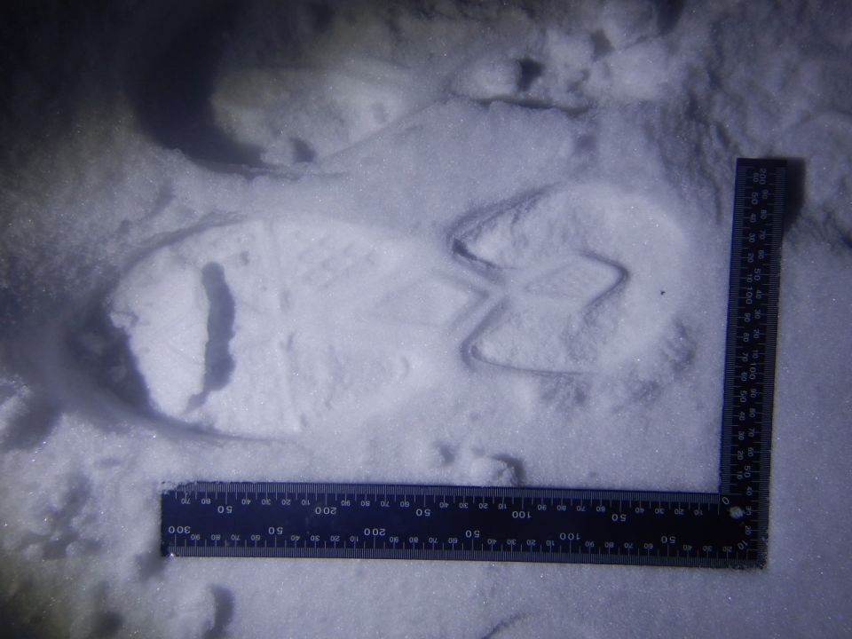 Оставленные на снегу следы привели белгородских полицейских к подозреваемому