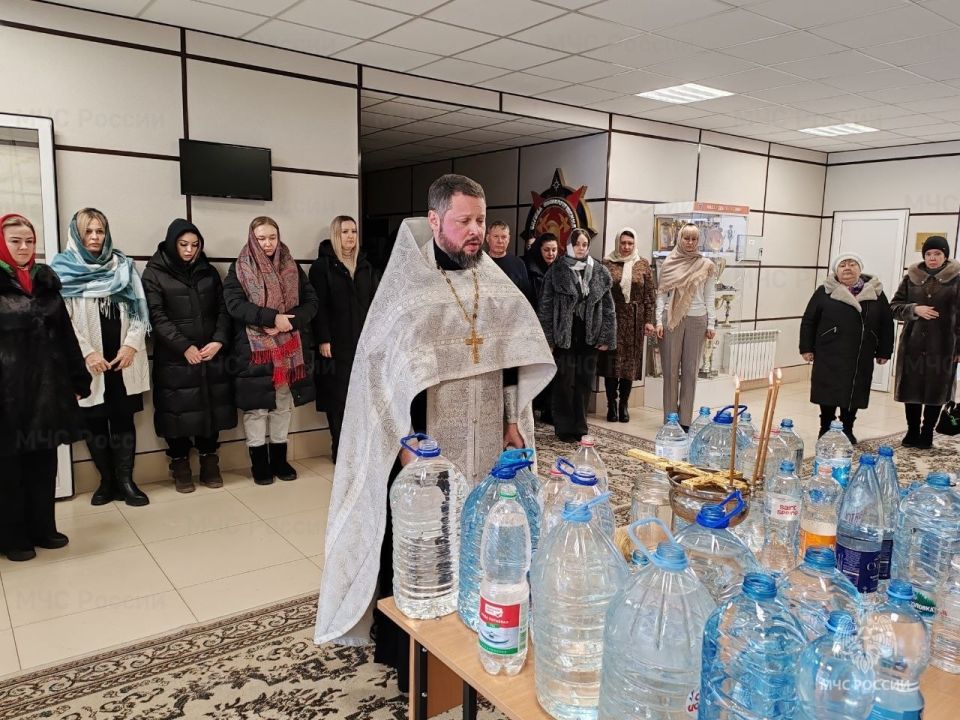 В Главном управлении МЧС России по Белгородской области совершен чин Великого Освящения воды