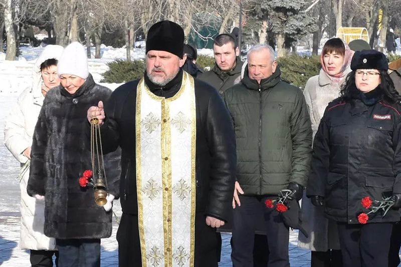 Сотрудники полиции ОМВД России «Валуйский» почтили память защитников Родины