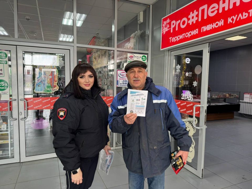 Доброе утро. В Алексеевке автоинспекторы совместно с сотрудниками ПДН организовали консультации в торговых точках, в ходе которых напомнили водителям о строгом соблюдении дорожных правил и недопустимости управления...