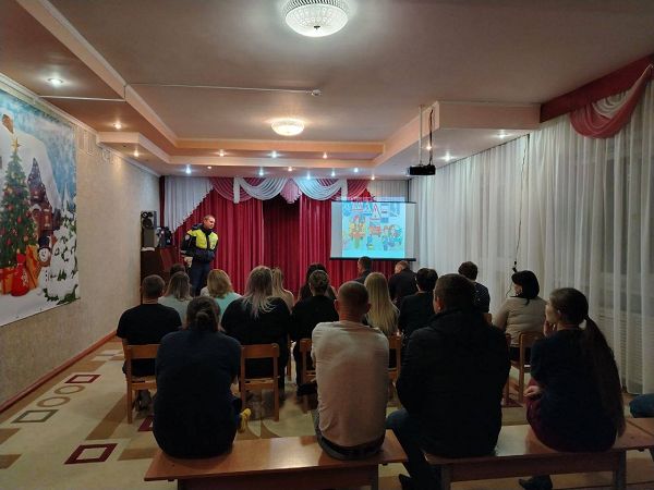Белгородские автоинспекторы приняли участие в родительских собраниях в дошкольных образовательных организациях