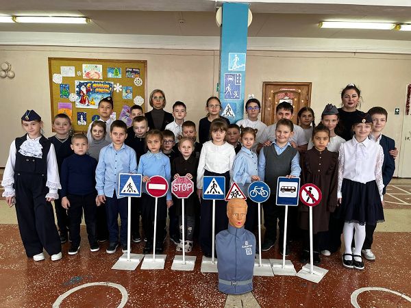 Белгородские автоинспекторы разобрали со школьниками опасные ошибки на дороге