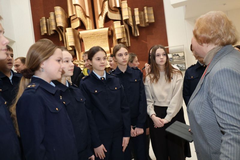 В рамках акции «Студенческий десант» белгородские полицейские и общественники организовали для кадетов экскурсию в музей-диораму