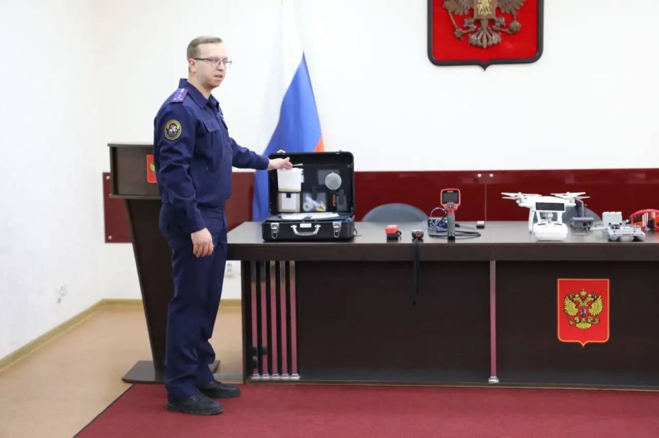 Криминалист ведомства познакомил кадет с криминалистической техникой