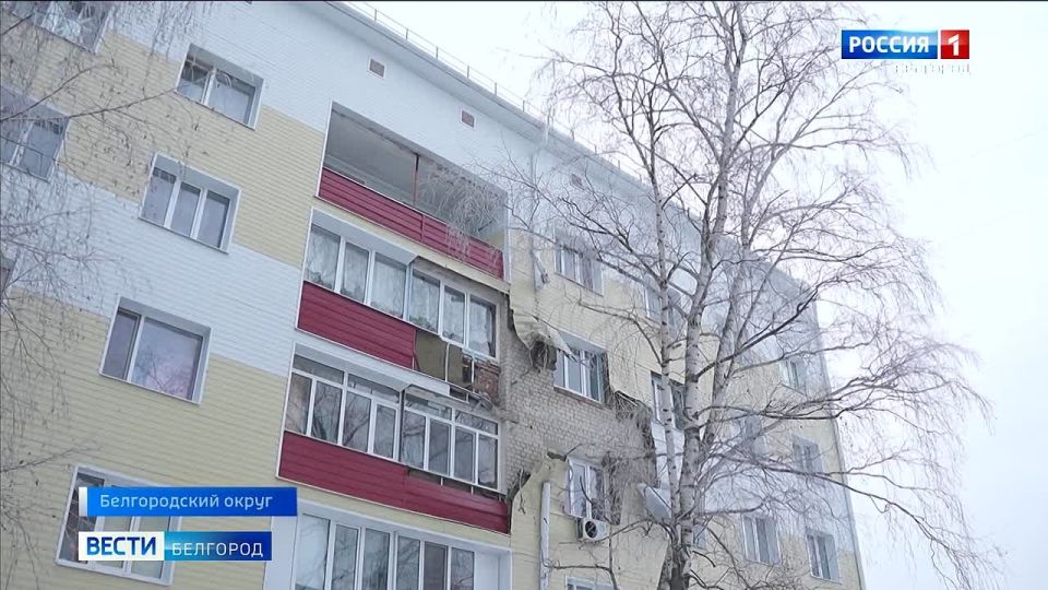 «Сам беспилотник я не видела. Но видела обрушение, когда всё сыпалось. Мне на машину прилетело: осколок на капот, шину прокололо, но всё это мелочи. Жутко, конечно, было. Потом подъехали пожарная, скорая», – вспоминает...