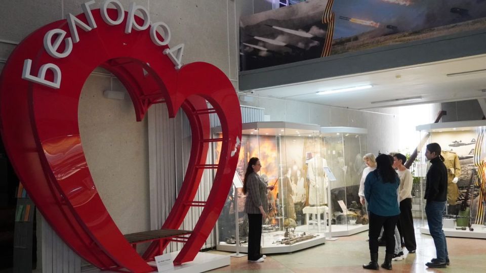 В Белгородском государственном историко-краеведческом музее продолжает работу выставка-репортаж «ОСVОбодители …»