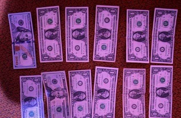 У белгородца украли куртку с документами и ценными вещами, пока он находился в примерочной кабинке пункта выдачи заказов