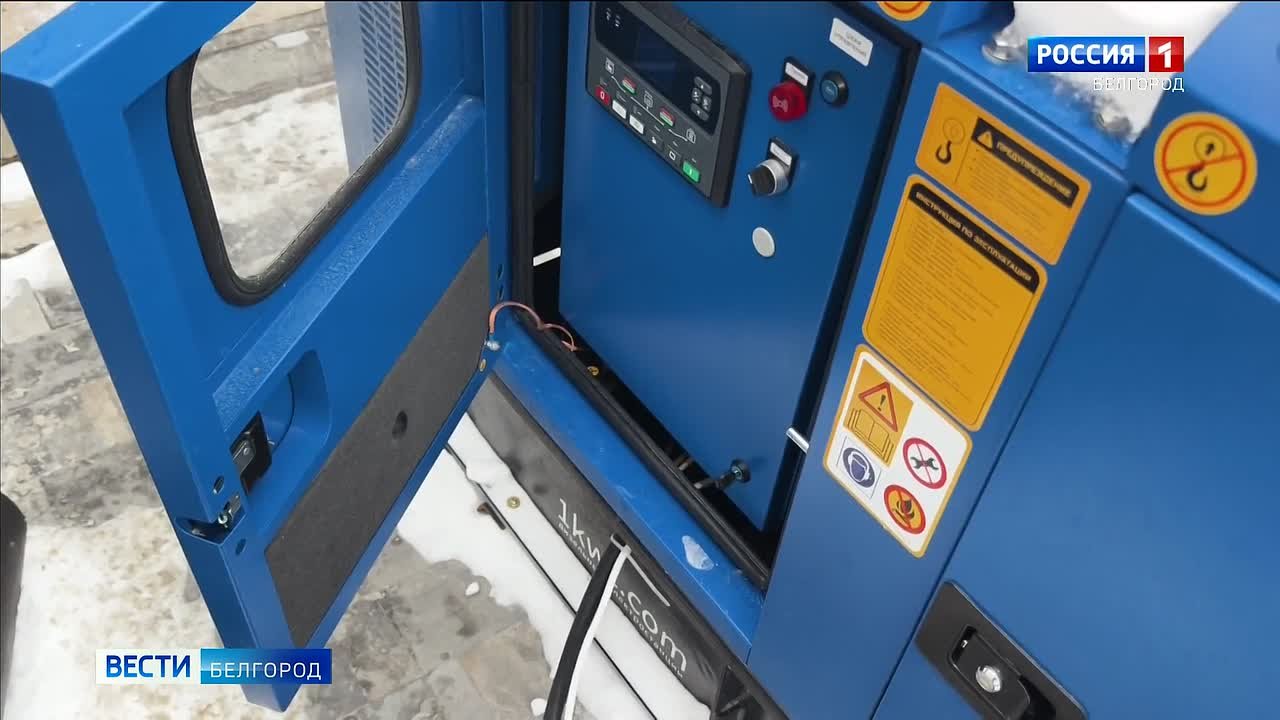 123Пока одни специалисты запускают генераторы, другие – разворачивают пункт обогрева