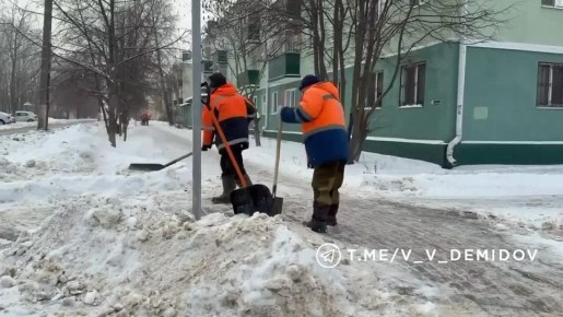 Коммунальные службы города продолжают выполнять плановые задачи
