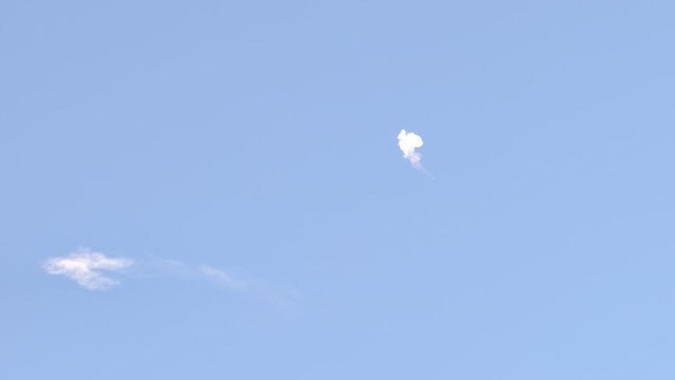 Следы от работы ПВО в белгородском небе после сигнала ракетной опасности