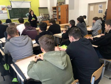 В Белгородской области автоинспекторы организовали факультативные занятия со студентами по вопросам дорожной безопасности