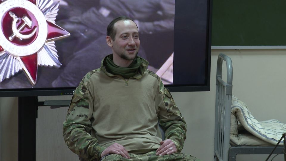 Сцена и окопы: боец с позывным «Артист» защищает белгородское приграничье